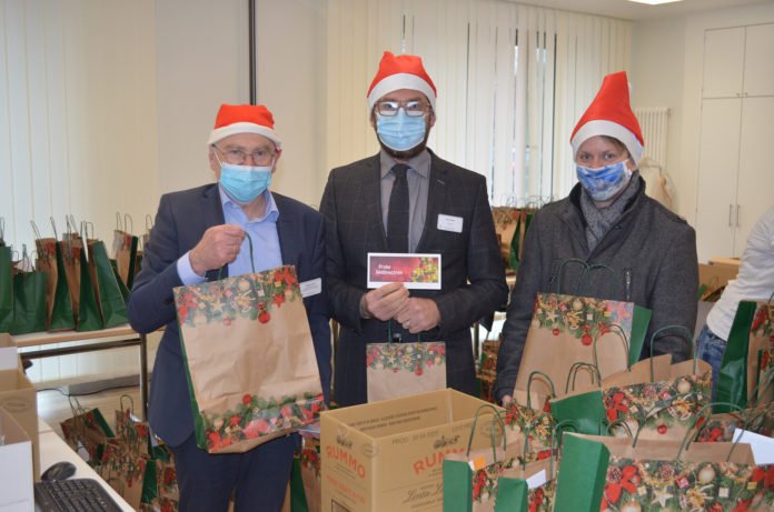 Beschäftigte des Klinikums erhalten Weihnachtsüberraschungen